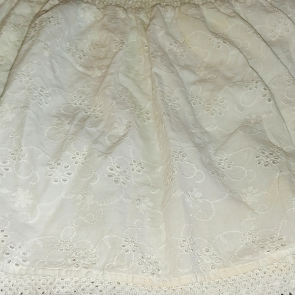 Lacey cream skirt - Picture 3 of 3